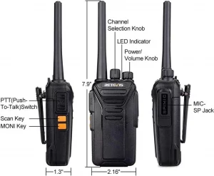 Deux talkie-walkies Retevis RT27 en charge sur stations USB